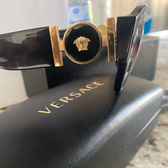 Versace sunglasses - Picture 2 of 2